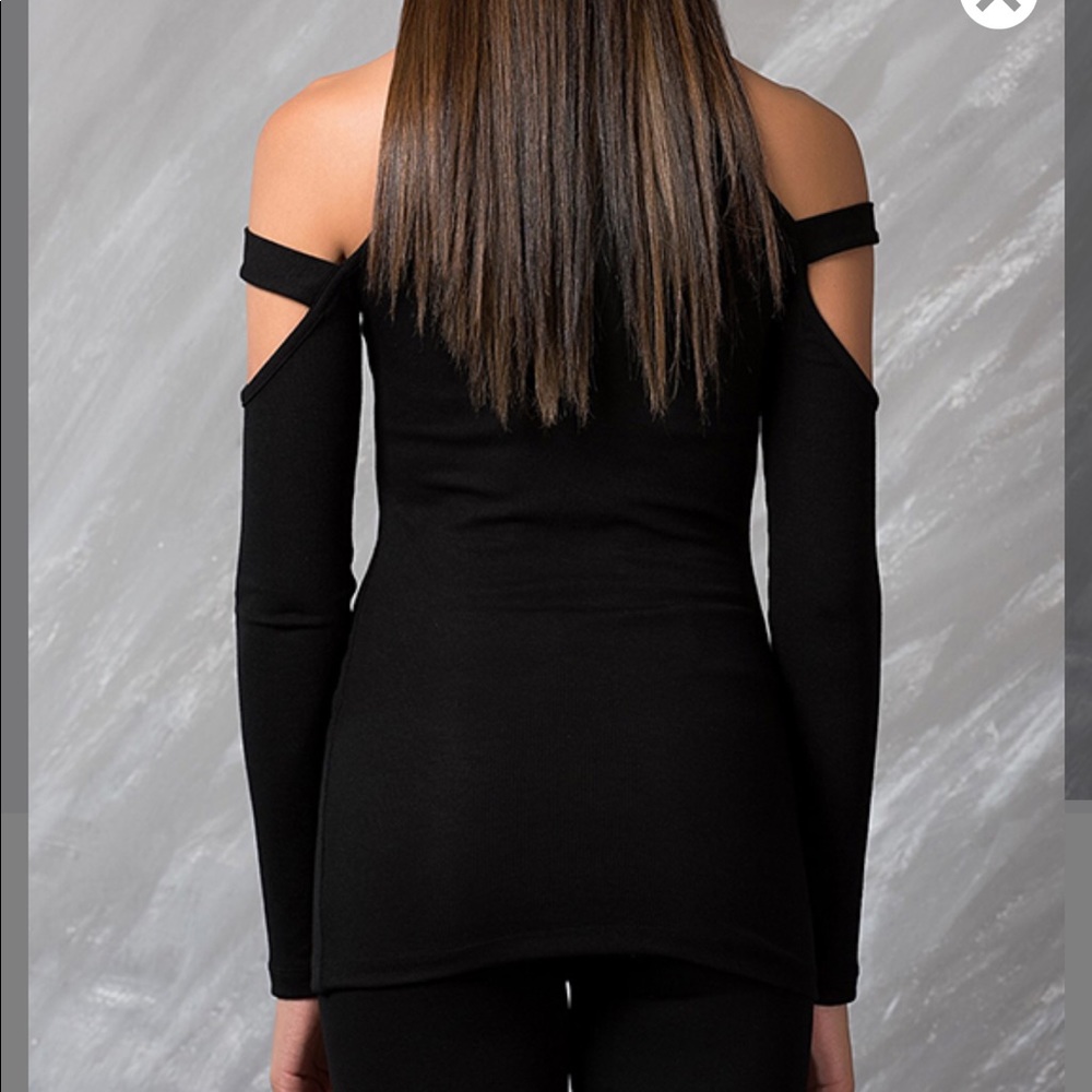 Black cold shoulder top shirt long sleeve - Picture 2 of 2